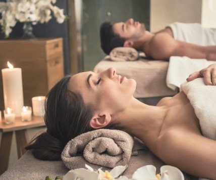 Couple’s Jacuzzi & Aroma Massage